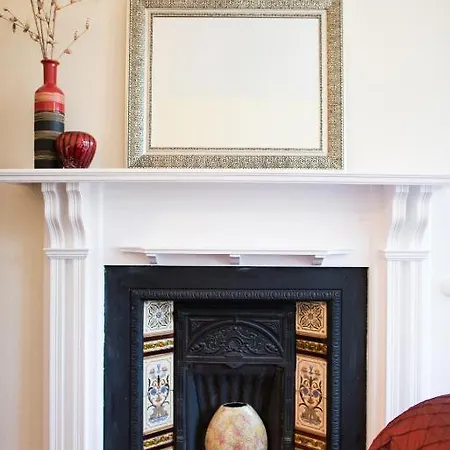 Shannon Court Apartment *