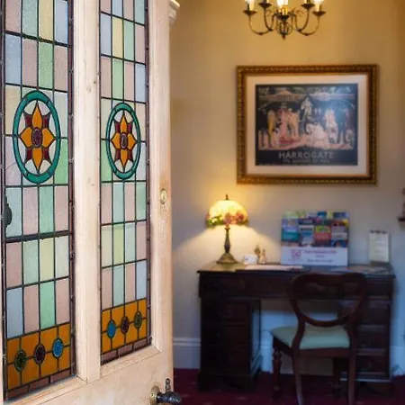Shannon Court Apartment *